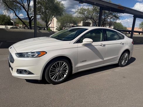Used 2013 Ford Fusion SE image 2