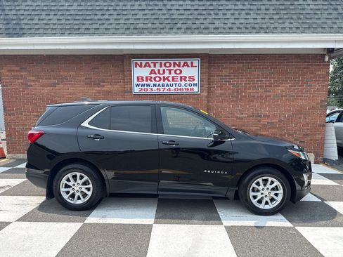 Used 2019 Chevrolet Equinox LT w/ Driver Convenience Package FWD image 2