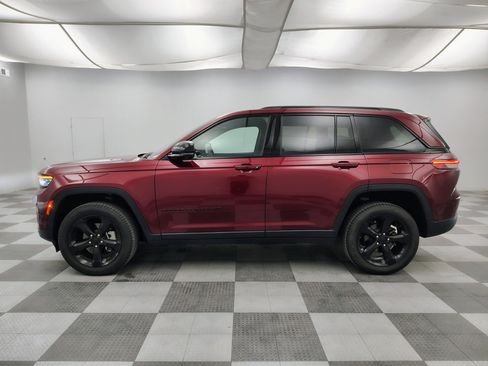 Used 2024 Jeep Grand Cherokee Limited w/ Luxury Tech Group II AWD/4WD image 5