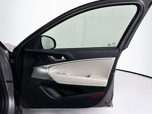 Used 2025 Genesis G70 2.5T RWD image 34