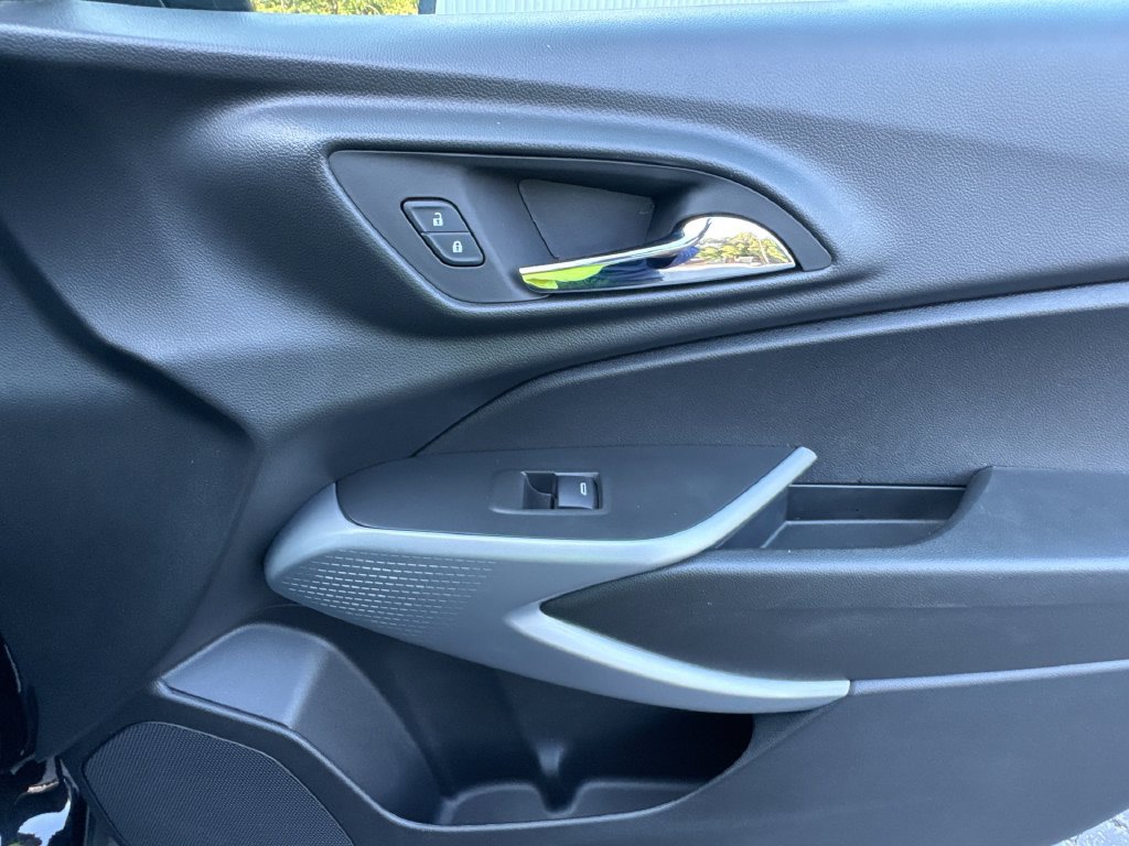 Used 2024 Chevrolet Trax LS FWD image 32