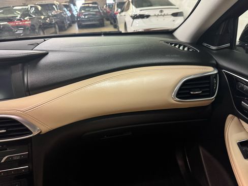 Used 2018 INFINITI QX30 Premium w/ Navigation Package image 19