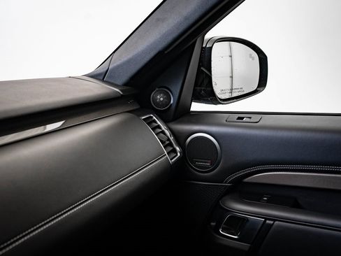 Certified 2024 Land Rover Discovery Metropolitan Edition image 36