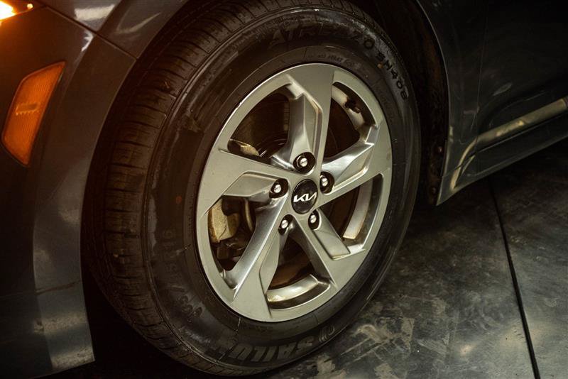 Used 2022 Kia K5 LXS FWD image 3