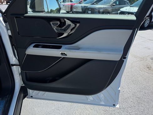 New 2026 Lincoln Aviator AWD image 29