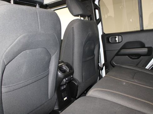 Used 2025 Jeep Wrangler Unlimited Sahara w/ Safety Group image 19