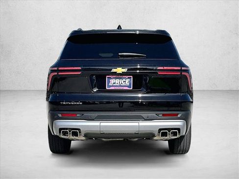 Used 2025 Chevrolet Traverse LT FWD image 4