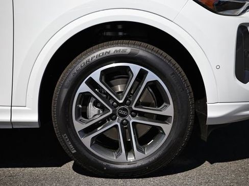 New 2026 Audi Q5 Premium image 5