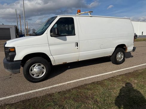 Used 2011 Ford E-250 and Econoline 250 w/ PWR Group image 3