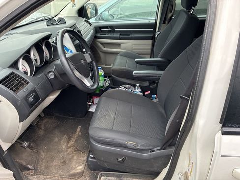 Used 2010 Dodge Grand Caravan SE image 11
