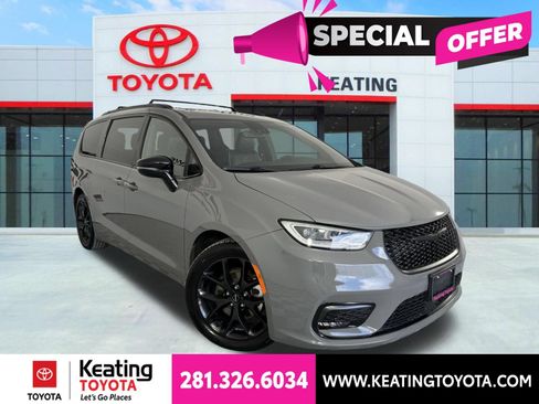 Used 2025 Chrysler Pacifica Limited FWD image 1