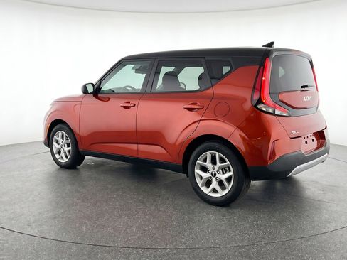 Used 2025 Kia Soul LX w/ LX Technology Package FWD image 6