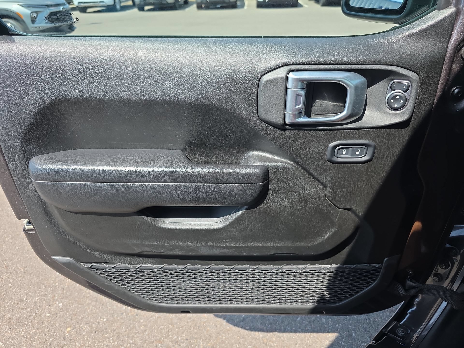 Used 2025 Jeep Wrangler Unlimited Rubicon AWD/4WD image 17