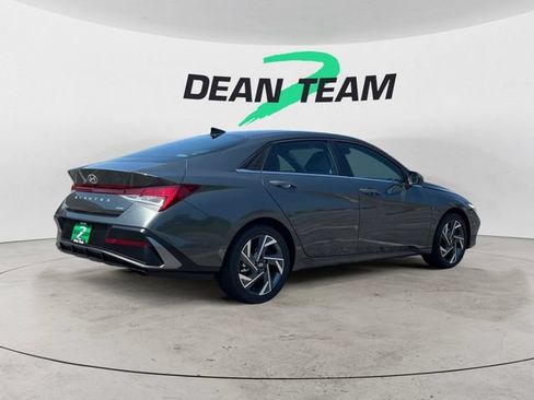Certified 2025 Hyundai Elantra Limited FWD image 8