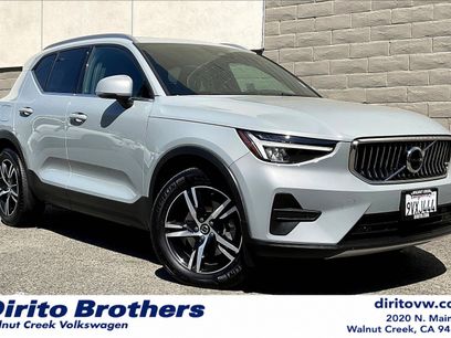 Used 2025 Volvo XC40 B5 Core