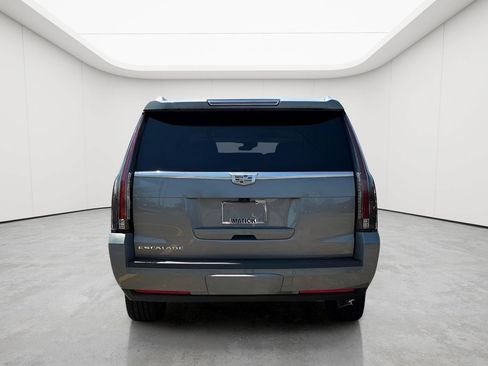 Used 2017 Cadillac Escalade ESV Luxury AWD/4WD image 7