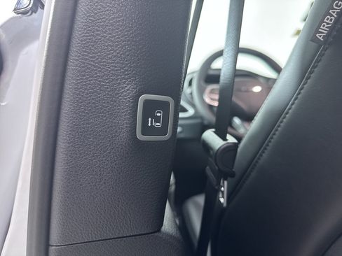 New 2026 Chrysler Pacifica Select FWD image 29