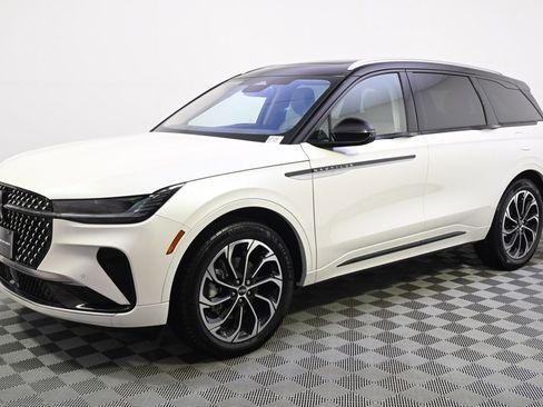 New 2025 Lincoln Nautilus Reserve image 2