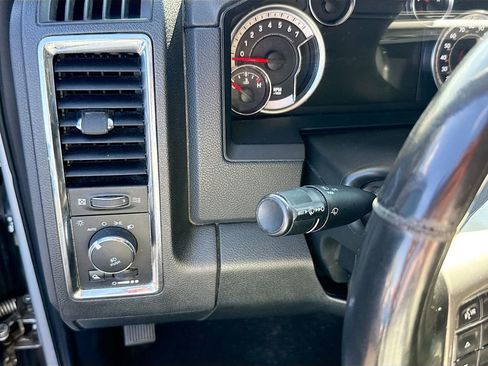 Used 2018 RAM 1500 Laramie AWD/4WD image 11