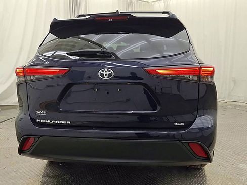 Certified 2023 Toyota Highlander XLE image 2