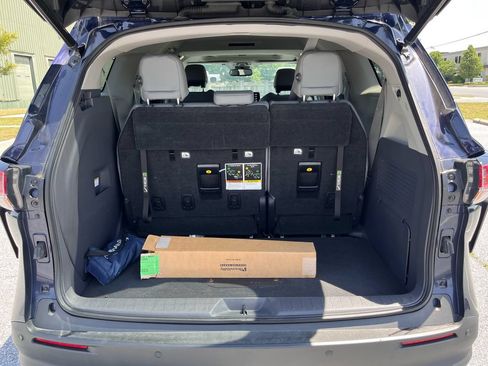 Used 2021 Toyota Sienna XLE w/ XLE Plus Package FWD image 12