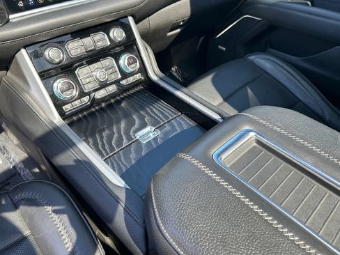 Used 2021 GMC Yukon Denali w/ Denali Premium Package AWD/4WD image 18