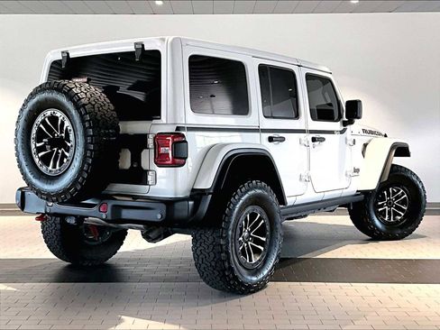Used 2025 Jeep Wrangler Unlimited Rubicon AWD/4WD image 10