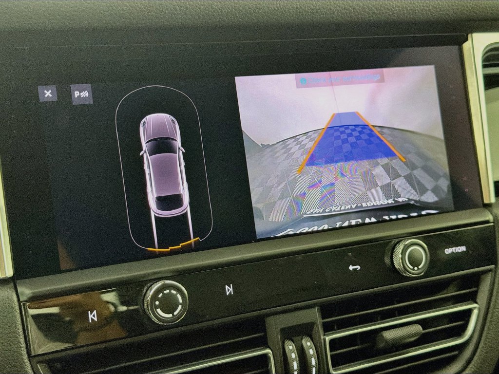 Certified 2023 Porsche Macan AWD/4WD image 17