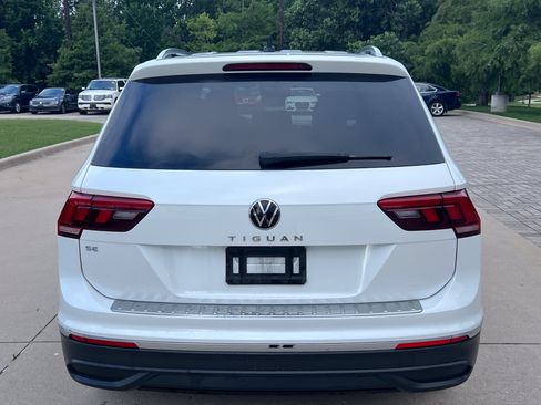 Used 2023 Volkswagen Tiguan SE w/ Panoramic Sunroof Package FWD image 9