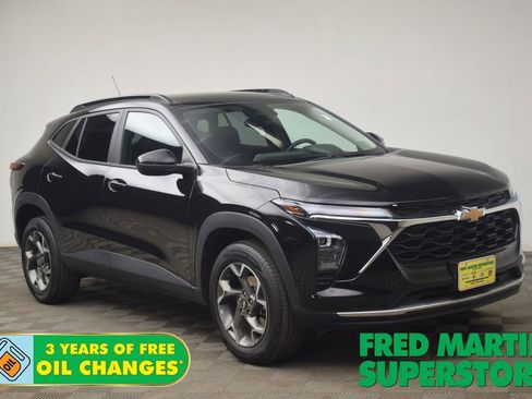 Used 2025 Chevrolet Trax LT w/ LT Convenience Package FWD image 1