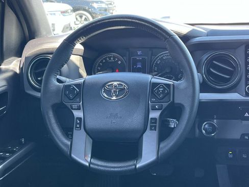 Used 2020 Toyota Tacoma TRD Sport w/ Technology Package image 8