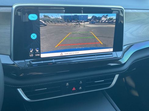 New 2026 Volkswagen Atlas SE FWD image 22