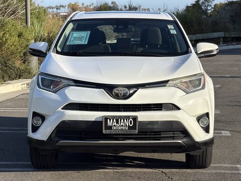 Used 2018 Toyota RAV4 XLE w/ All Weather Liner Package FWD image 9