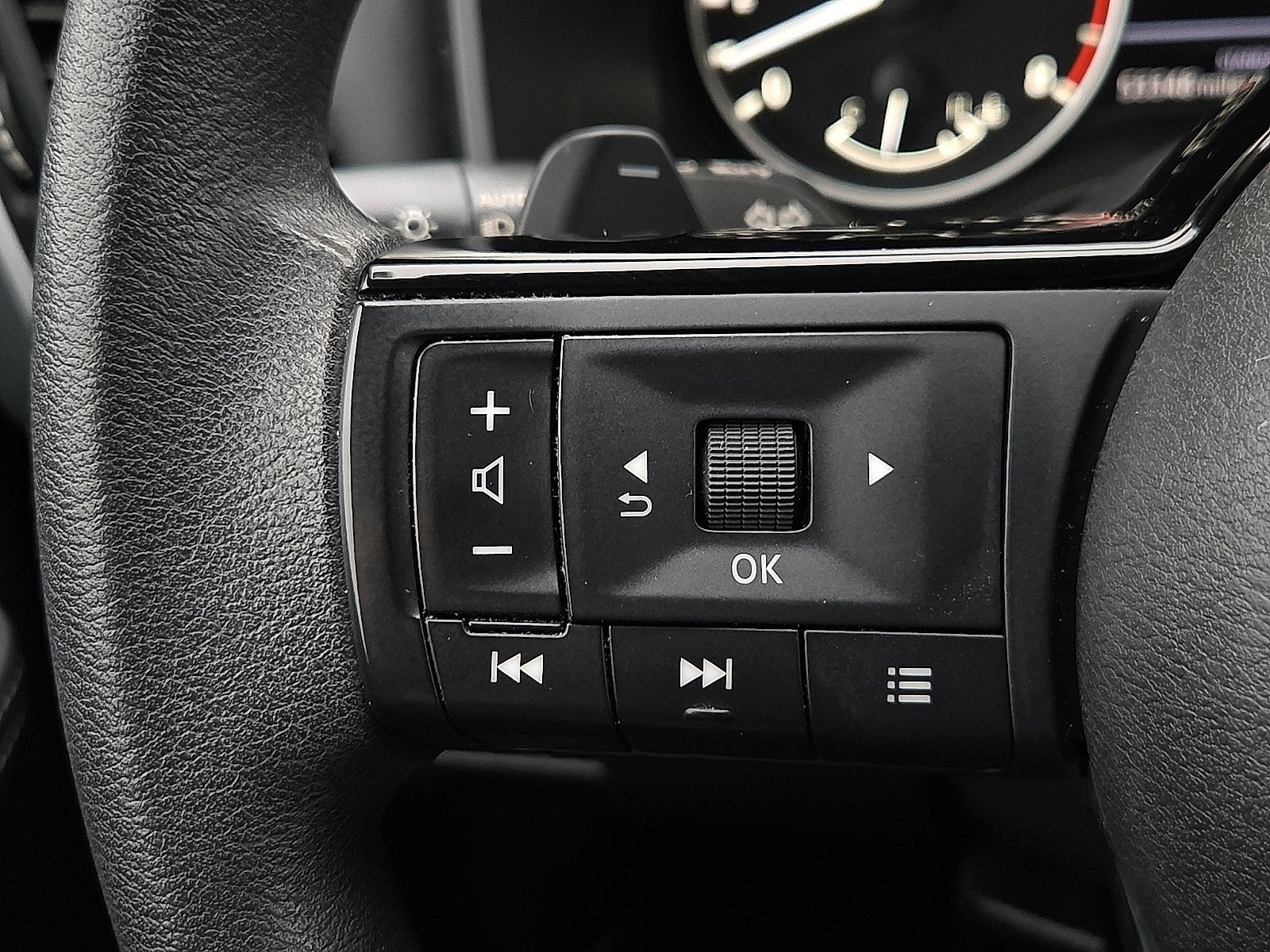 Used 2023 Nissan Rogue SV FWD image 20