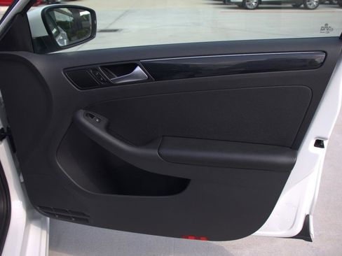 Used 2017 Volkswagen Jetta SEL image 36