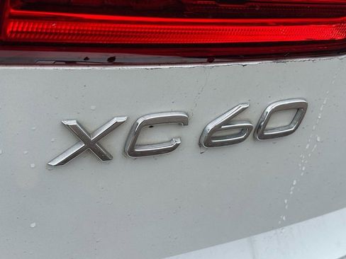 Used 2019 Volvo XC60 T5 Momentum w/ Premium Package image 24