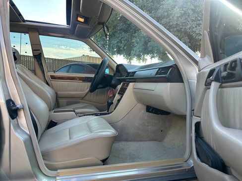 Used 1994 Mercedes-Benz E 320 Sedan image 10