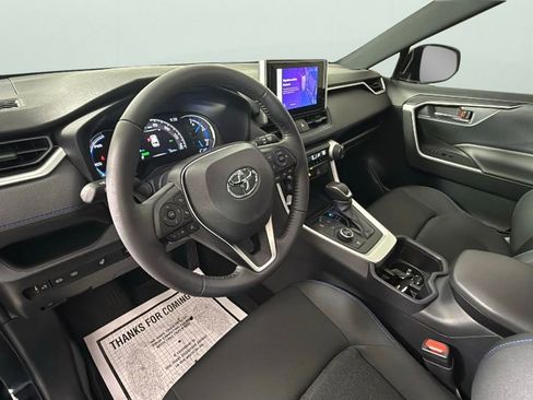 Used 2023 Toyota RAV4 SE w/ Convenience Package image 18