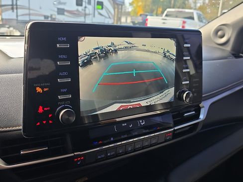 Certified 2022 Toyota Sienna XLE Woodland Edition image 34