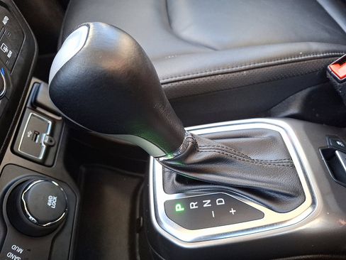 Certified 2021 Jeep Renegade Limited image 14