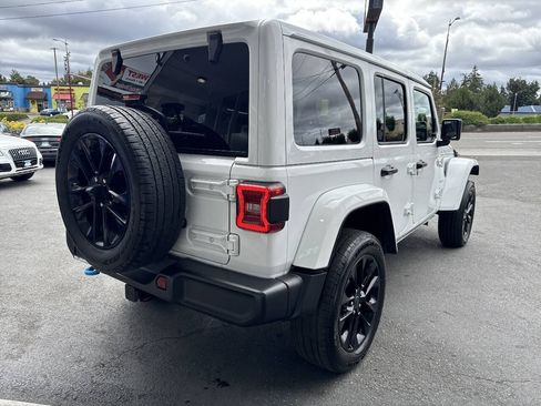 Used 2024 Jeep Wrangler Unlimited Sahara w/ Technology Group AWD/4WD image 7
