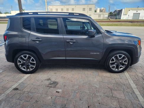 Used 2017 Jeep Renegade Latitude image 8