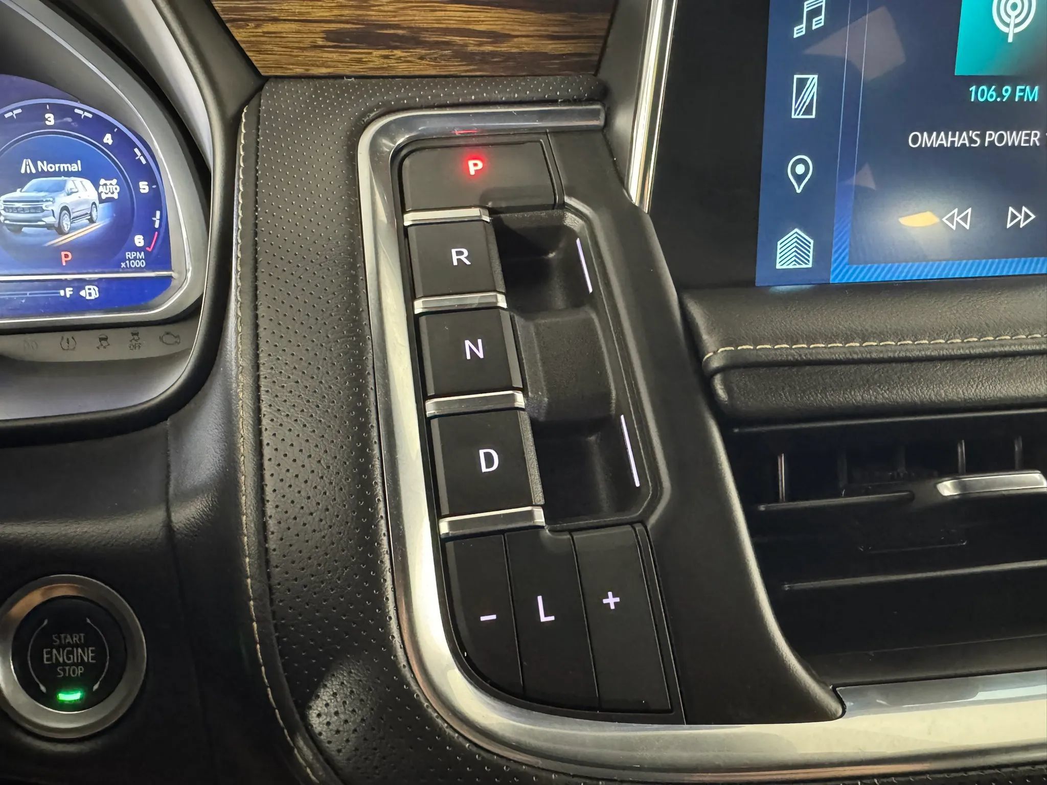 Used 2023 Chevrolet Suburban Premier AWD/4WD image 23