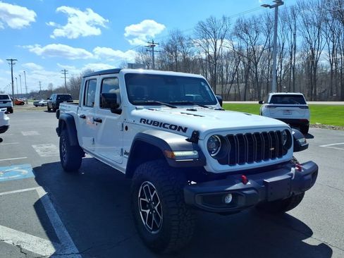 Used 2025 Jeep Gladiator Rubicon w/ Convenience Group AWD/4WD image 4