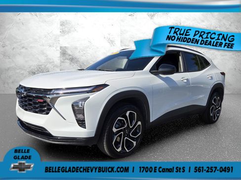 Certified 2026 Chevrolet Trax RS w/ Driver Confidence Package FWD image 1