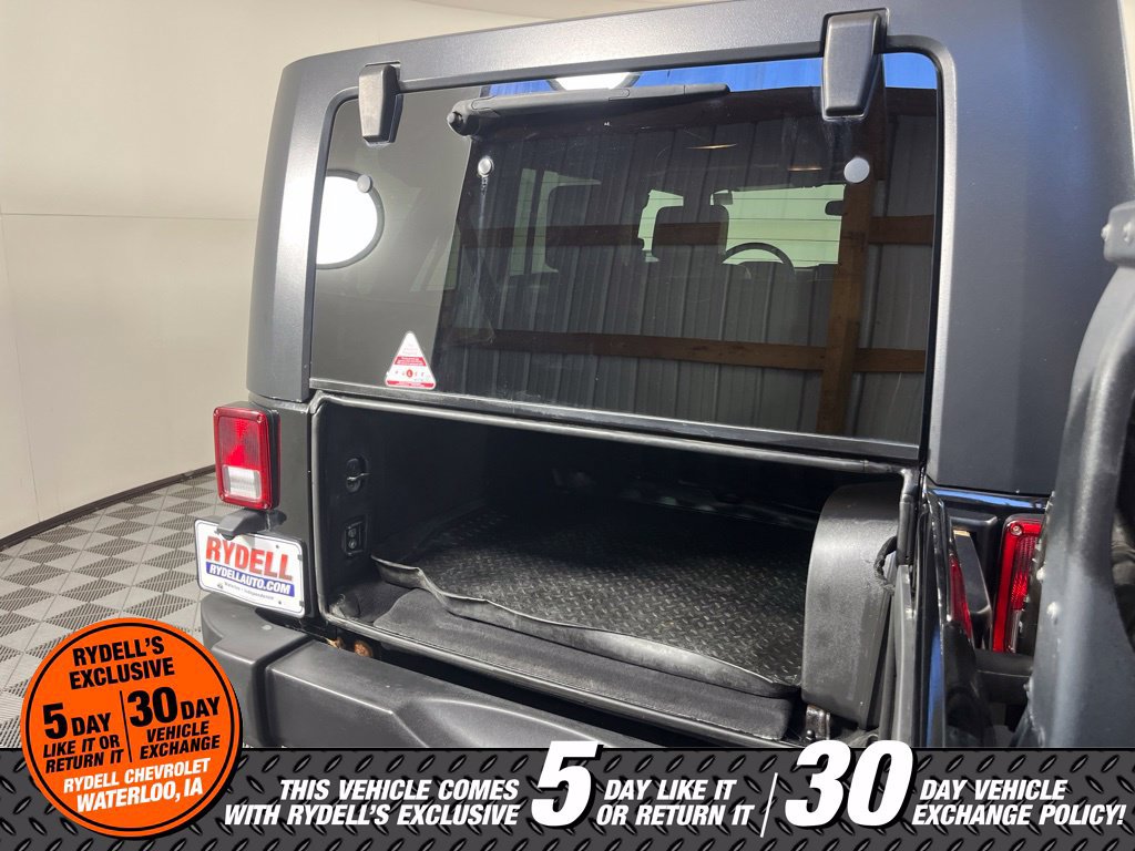 Used 2010 Jeep Wrangler Unlimited Sahara w/ Dual Top Group AWD/4WD image 6