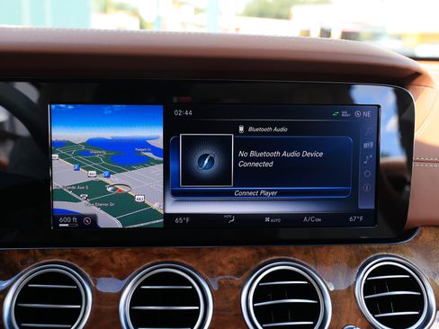 Used 2017 Mercedes-Benz E 300 4MATIC image 36