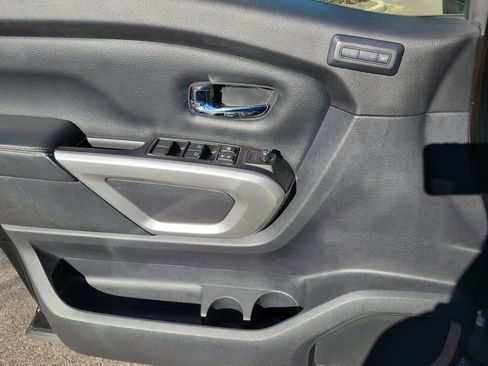 Used 2019 Nissan Titan SL w/ Chrome Package image 20