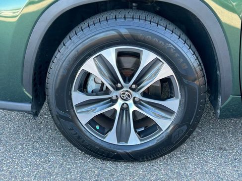 Used 2023 Toyota Highlander XLE FWD image 47