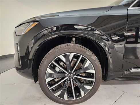 Used 2025 Volvo XC90 B5 Plus image 10